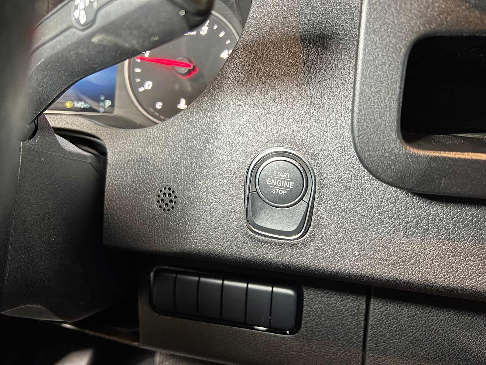 Used 2025 Mercedes-Benz Sprinter 2500 image 28