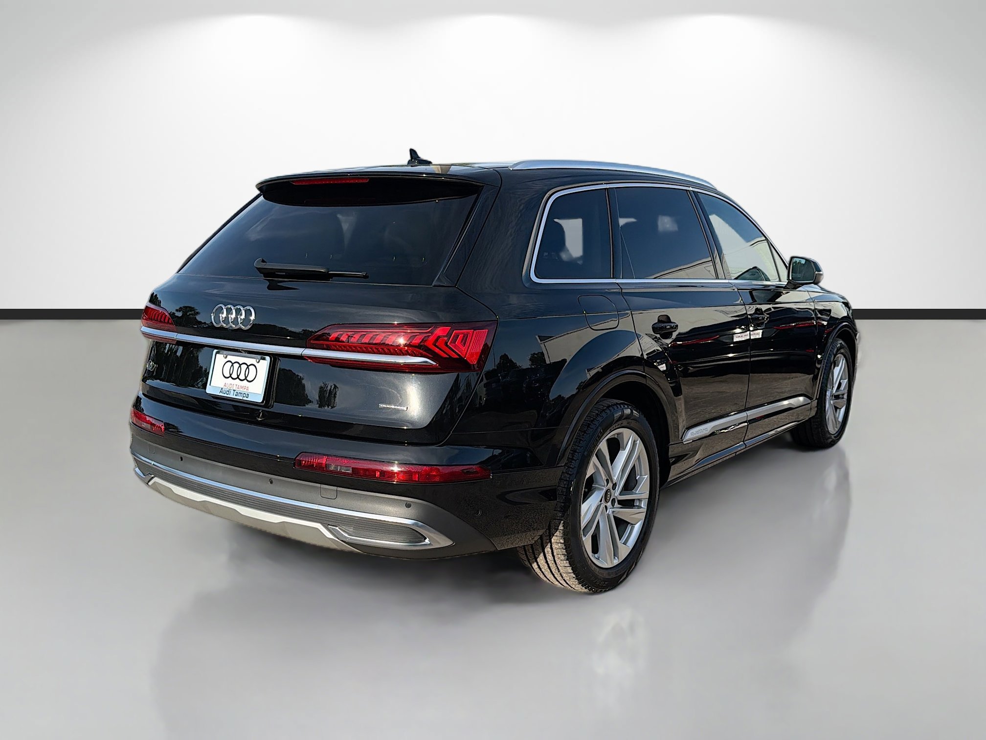 Used 2023 Audi Q7 3.0T Prestige w/ Prestige Package AWD/4WD image 3