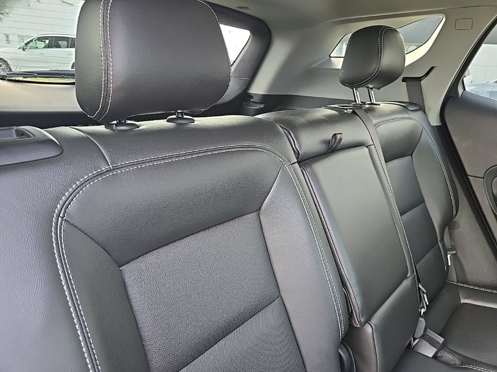 Used 2022 GMC Terrain SLT AWD/4WD image 26