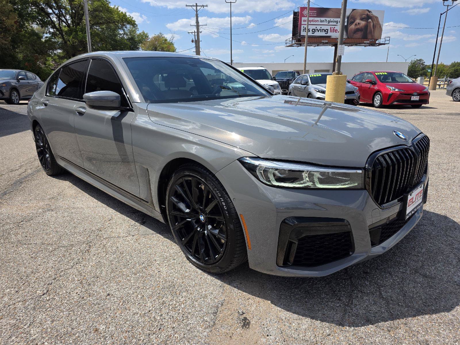 Used 2022 BMW 750i xDrive w/ M Sport Package AWD/4WD image 3