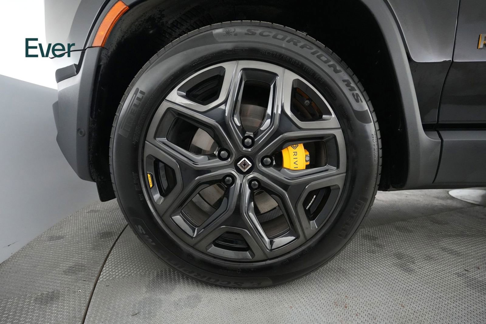 Used 2025 Rivian R1S Premium image 22