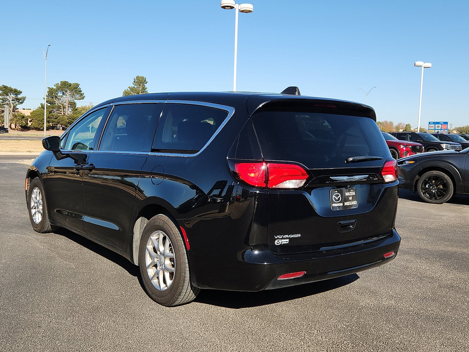 Used 2024 Chrysler Voyager LX image 5