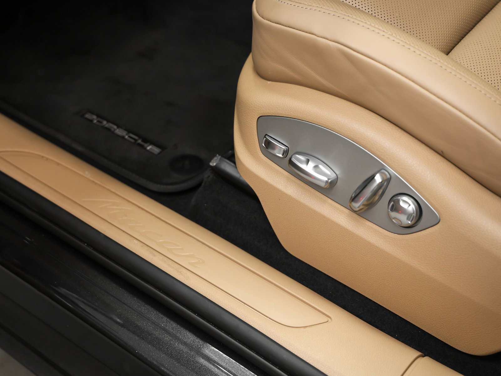 Used 2025 Porsche Macan image 23