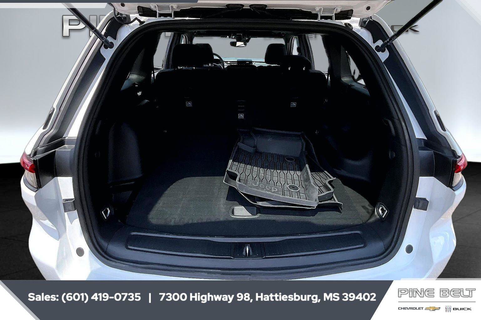 Used 2024 Jeep Grand Cherokee Laredo X RWD image 21