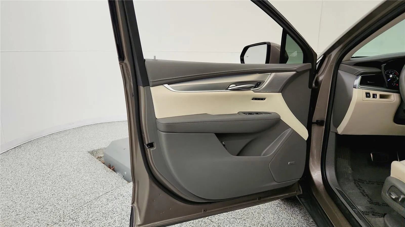 Used 2023 Cadillac XT5 Premium Luxury image 34