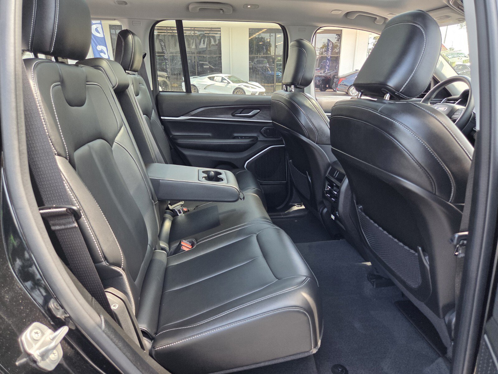 Used 2022 Jeep Grand Cherokee Limited AWD/4WD image 16