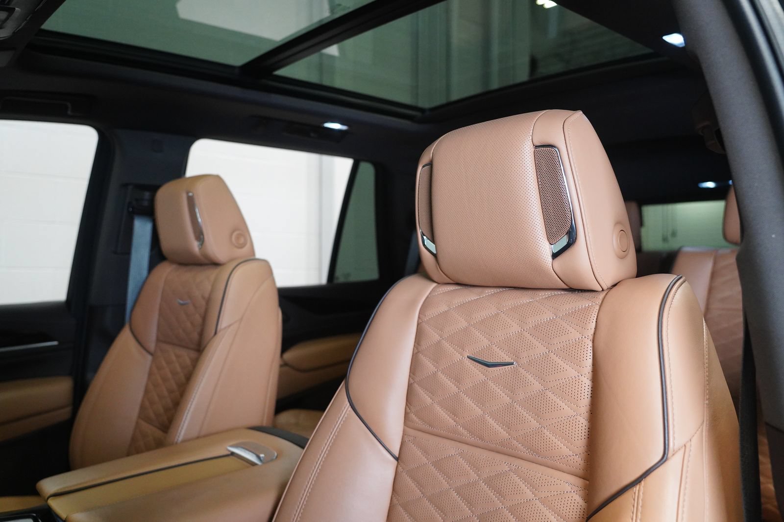 Used 2022 Cadillac Escalade Premium Luxury AWD/4WD image 12