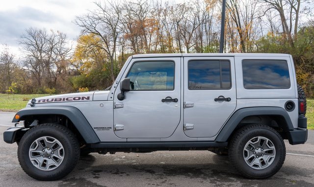 Used 2017 Jeep Wrangler Unlimited Rubicon w/ Connectivity Group image 9
