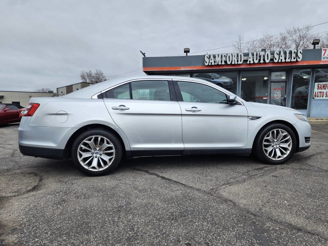 Used 2019 Ford Taurus Limited image 8