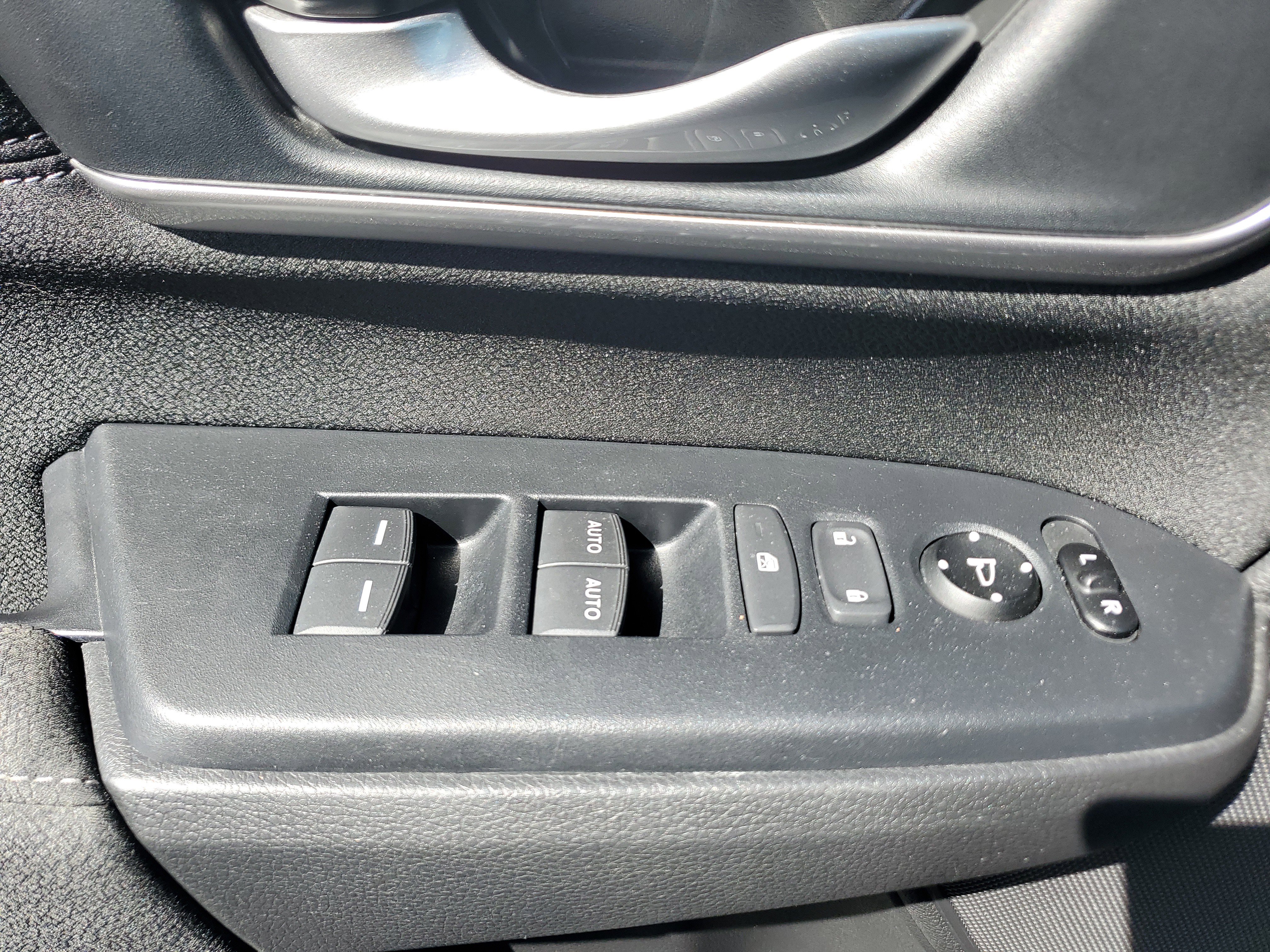 Used 2020 Honda CR-V EX image 27