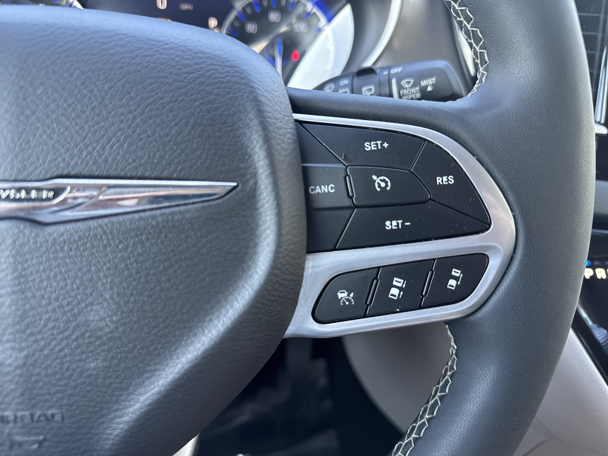 Used 2024 Chrysler Pacifica Touring-L FWD image 21