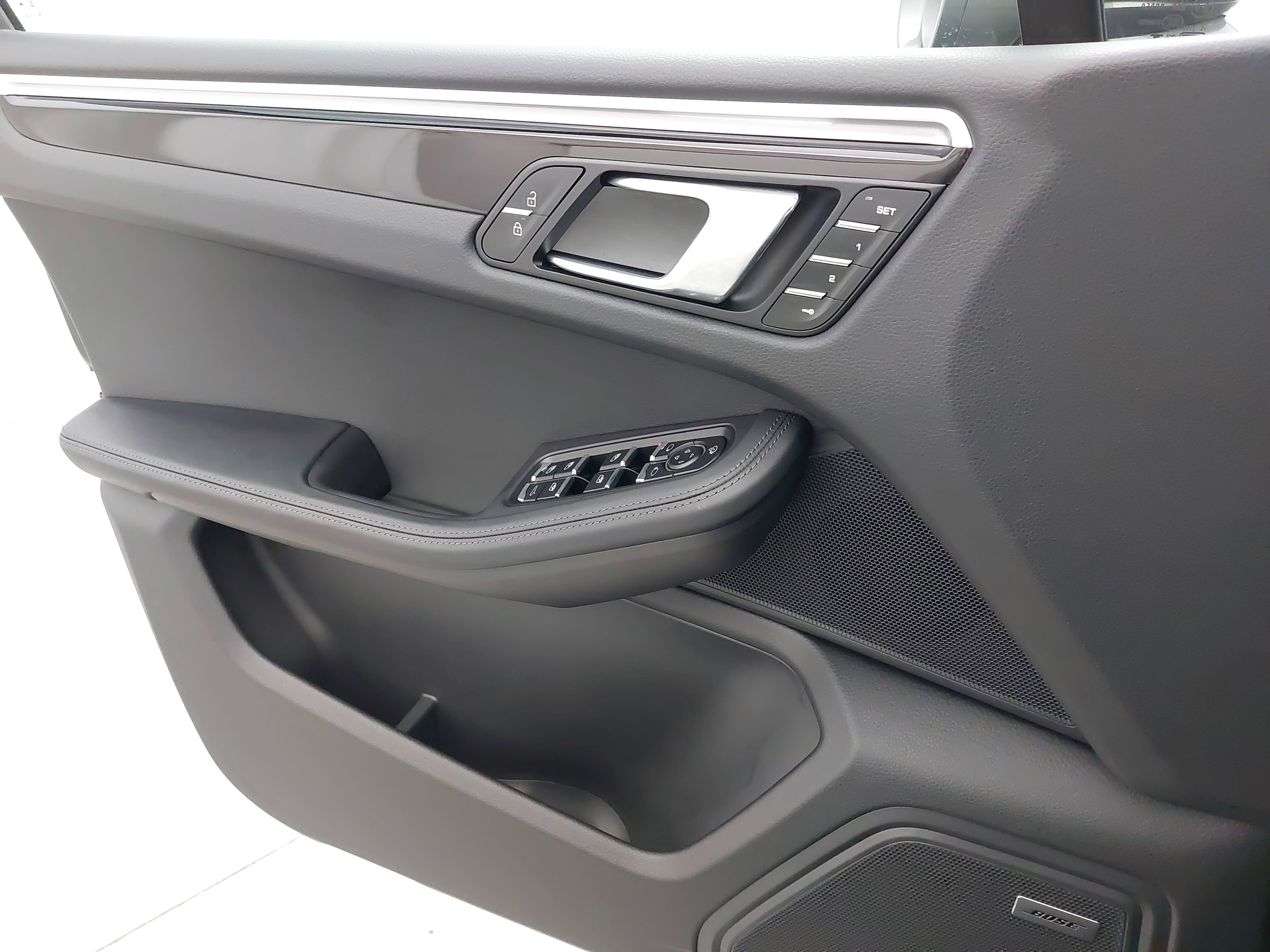 Certified 2024 Porsche Macan Turbo image 29