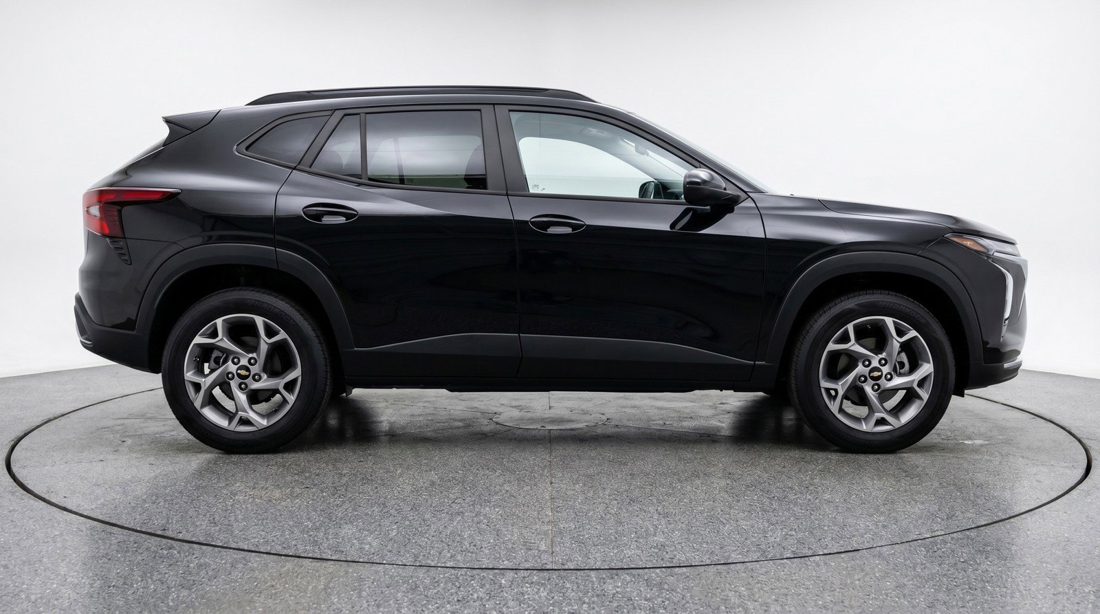 Used 2025 Chevrolet Trax LT FWD image 11