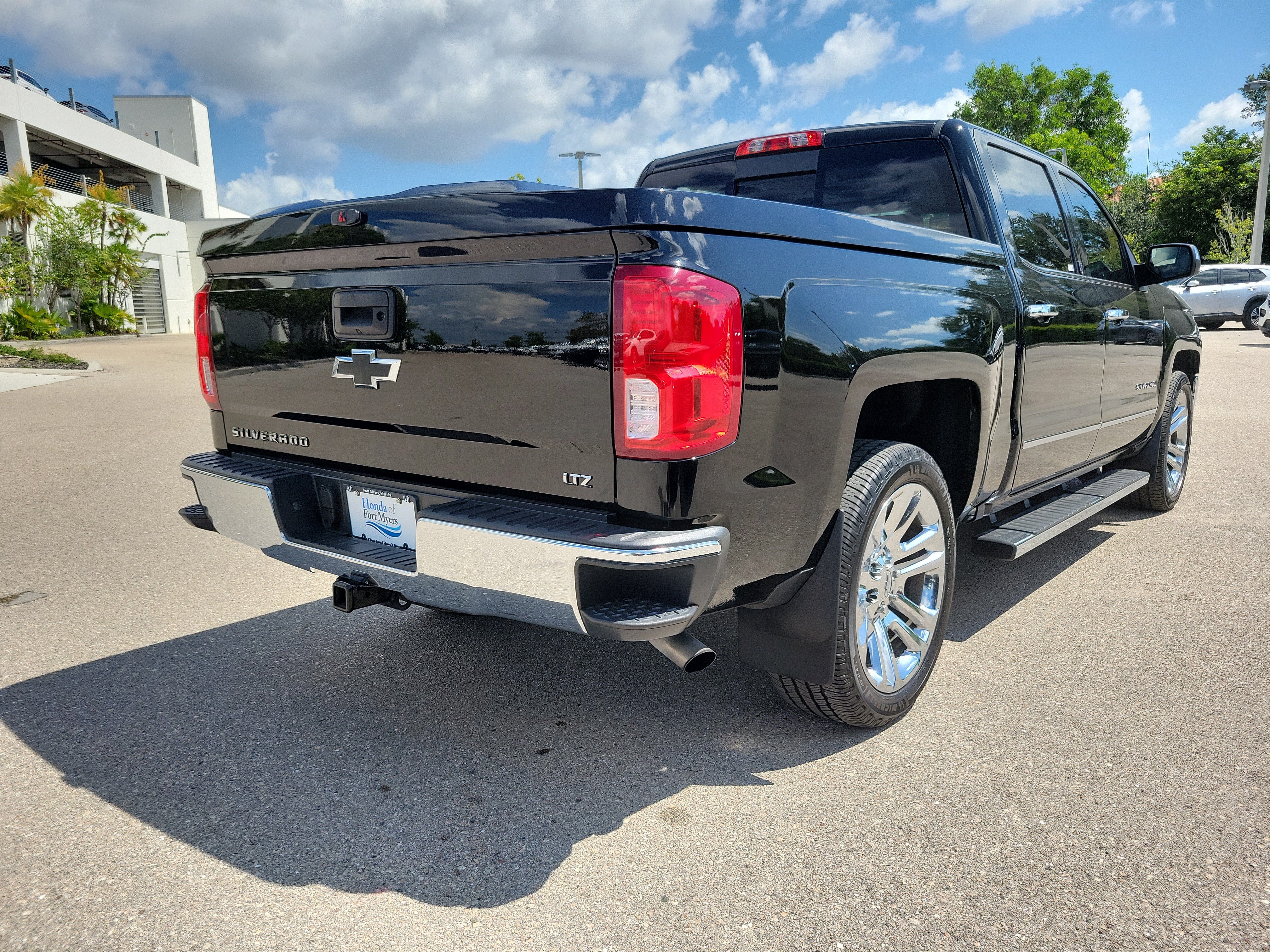 Used 2018 Chevrolet Silverado 1500 LTZ RWD image 6