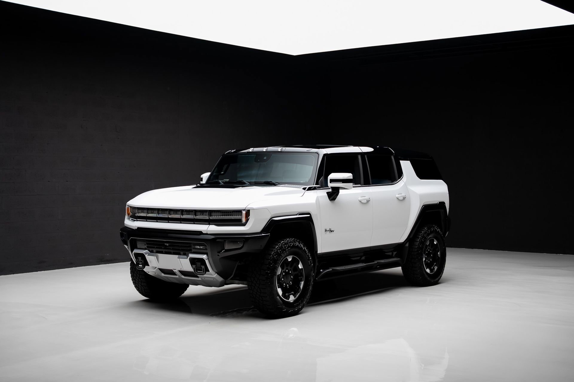 Used 2024 GMC Hummer EV 2X w/ Extreme Off-Road Package image 4