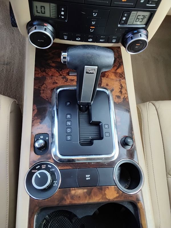 Used 2008 Volkswagen Touareg VR6 image 11