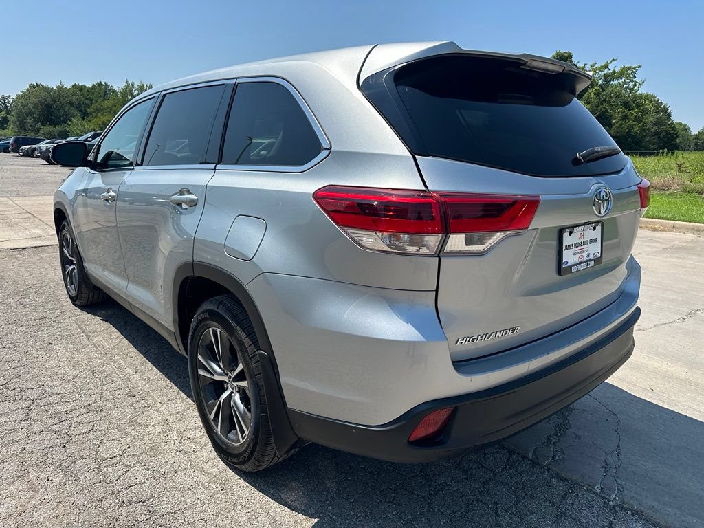 Used 2019 Toyota Highlander LE AWD/4WD image 7
