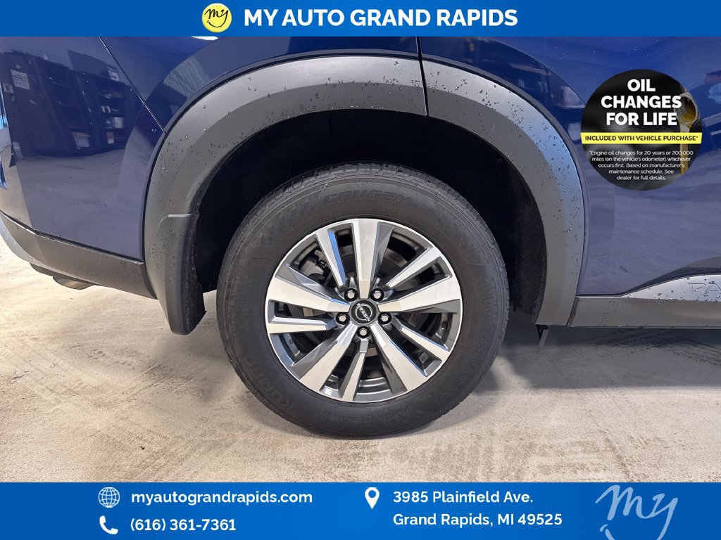 Used 2025 Nissan Pathfinder SL AWD/4WD image 33