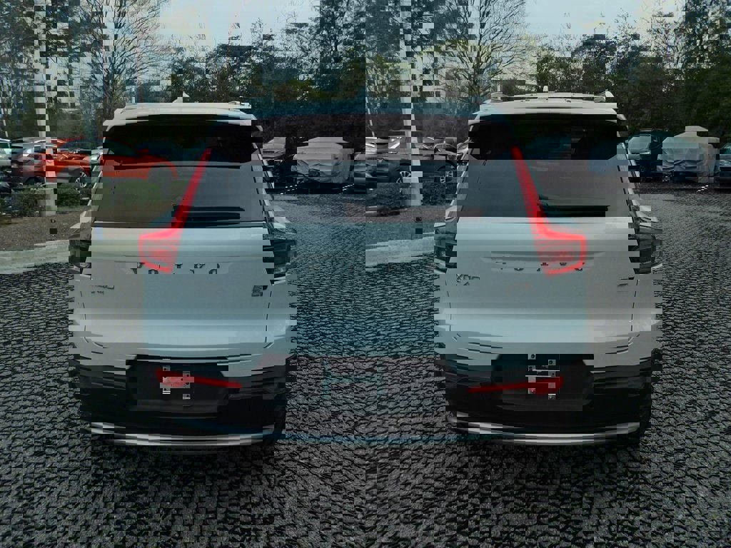 New 2025 Volvo XC40 B5 Plus w/ Climate Package image 6