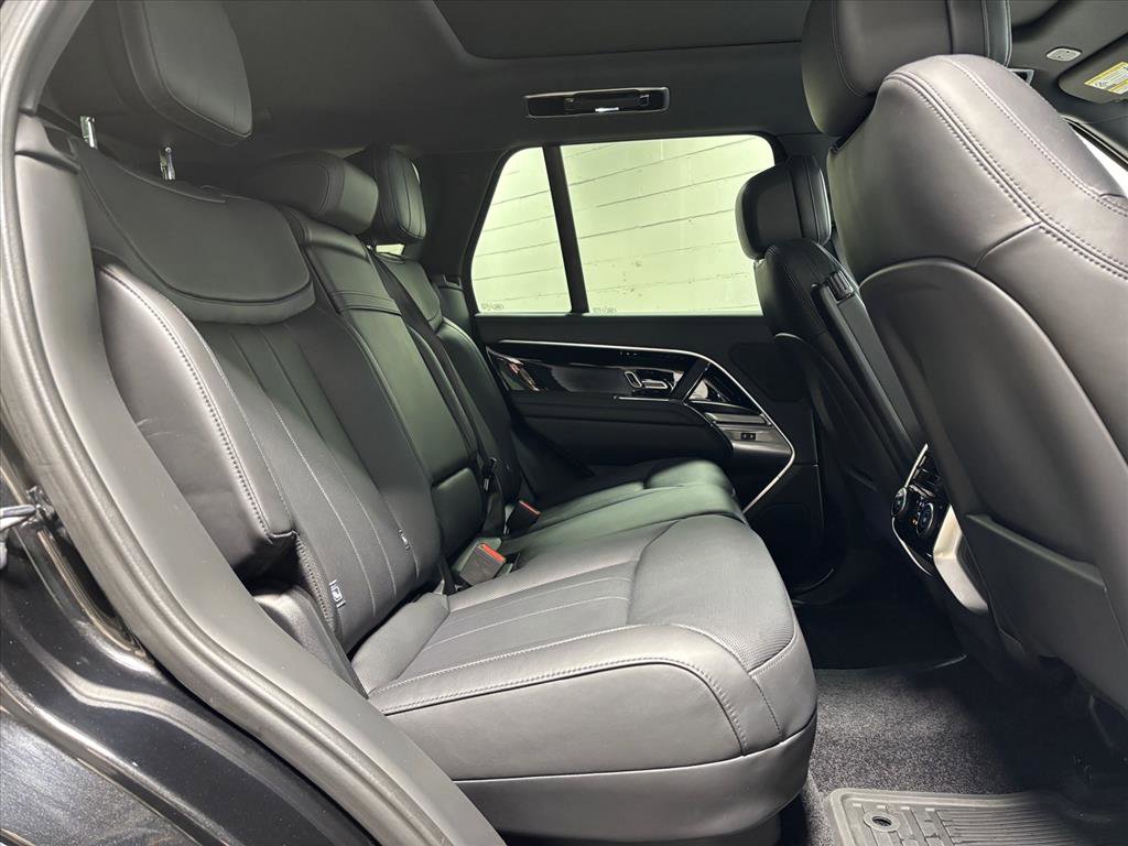 Used 2023 Land Rover Range Rover SE image 40
