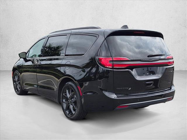 Used 2025 Chrysler Pacifica Limited FWD image 11