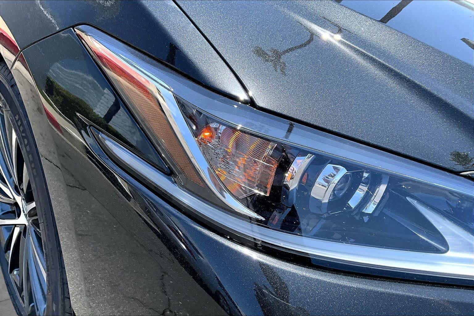 Used 2025 Lexus ES 300h w/ Premium Package FWD image 27