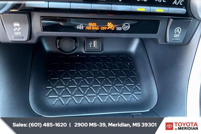 Used 2025 Toyota RAV4 LE image 23