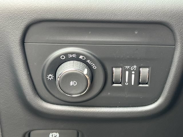Used 2021 Jeep Grand Cherokee L Summit AWD/4WD image 22