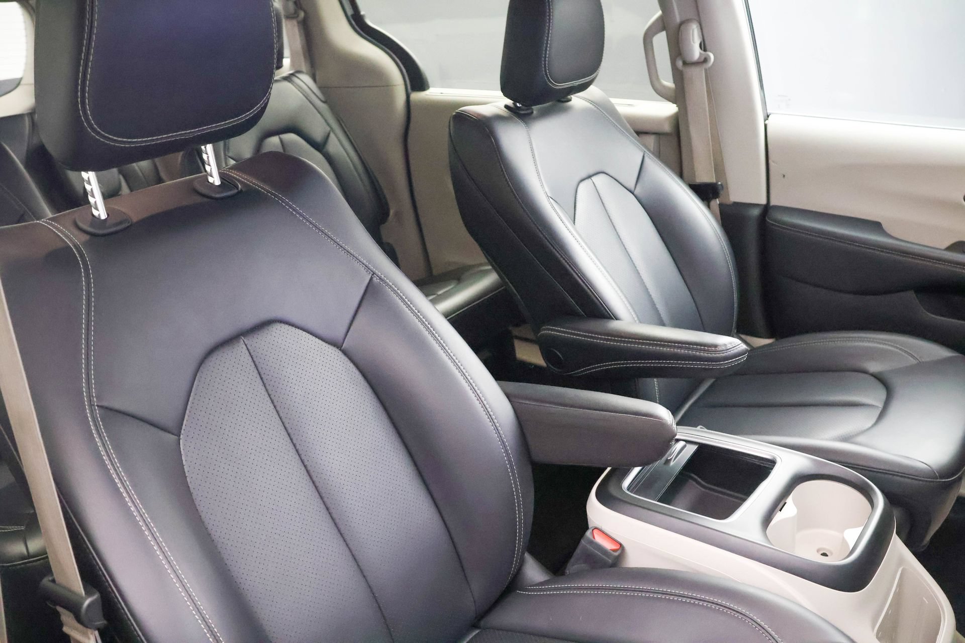 Used 2023 Chrysler Pacifica Touring-L FWD image 33