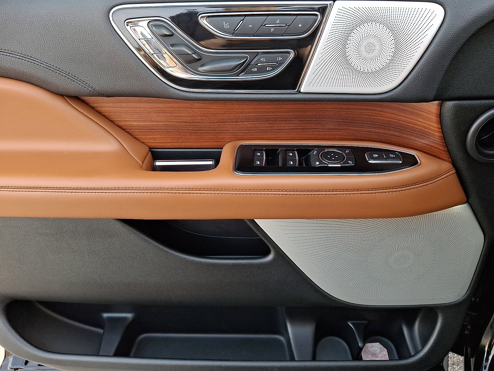 Used 2019 Lincoln Navigator Reserve w/ Cargo Package image 13