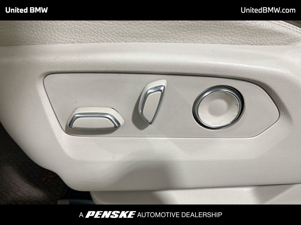 Used 2021 GMC Yukon Denali w/ Denali Premium Package image 12