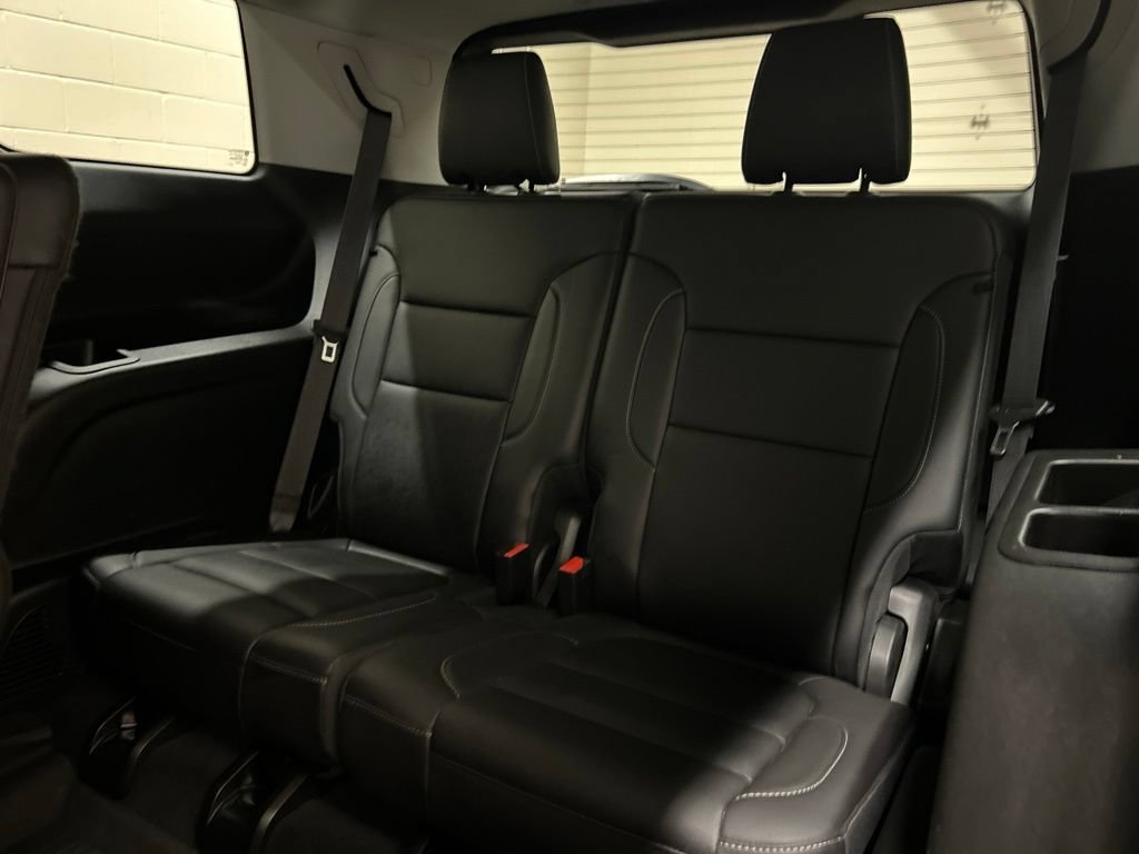 Used 2023 GMC Acadia SLT w/ Elevation Edition FWD image 9