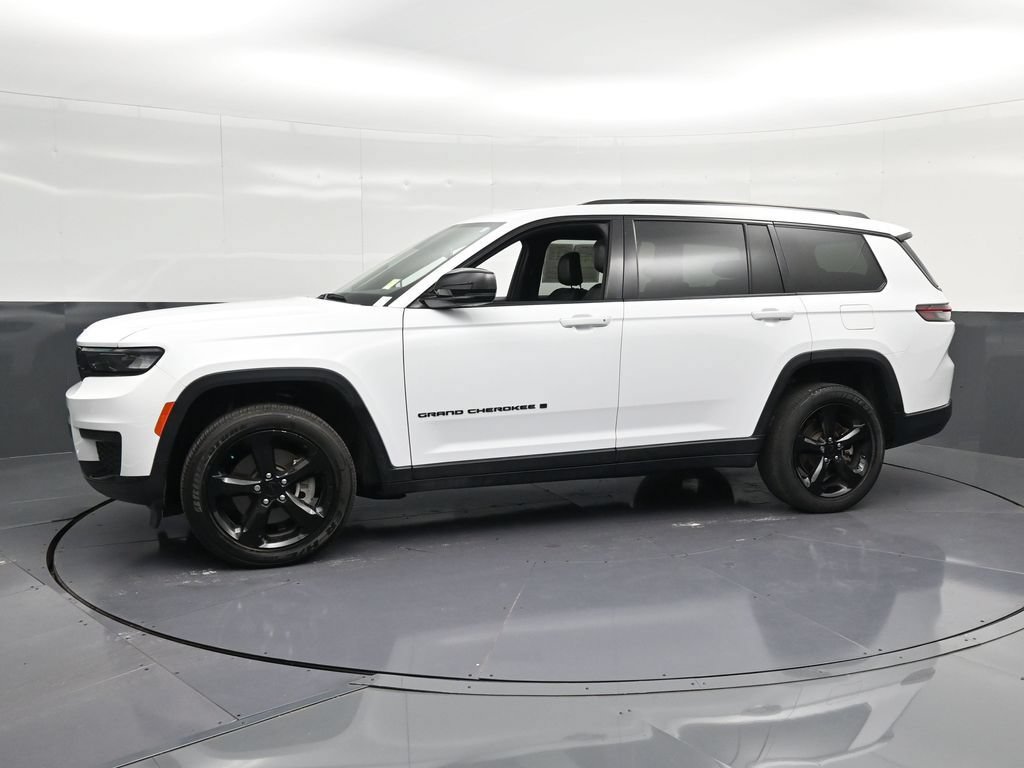 Used 2023 Jeep Grand Cherokee L Laredo RWD image 7