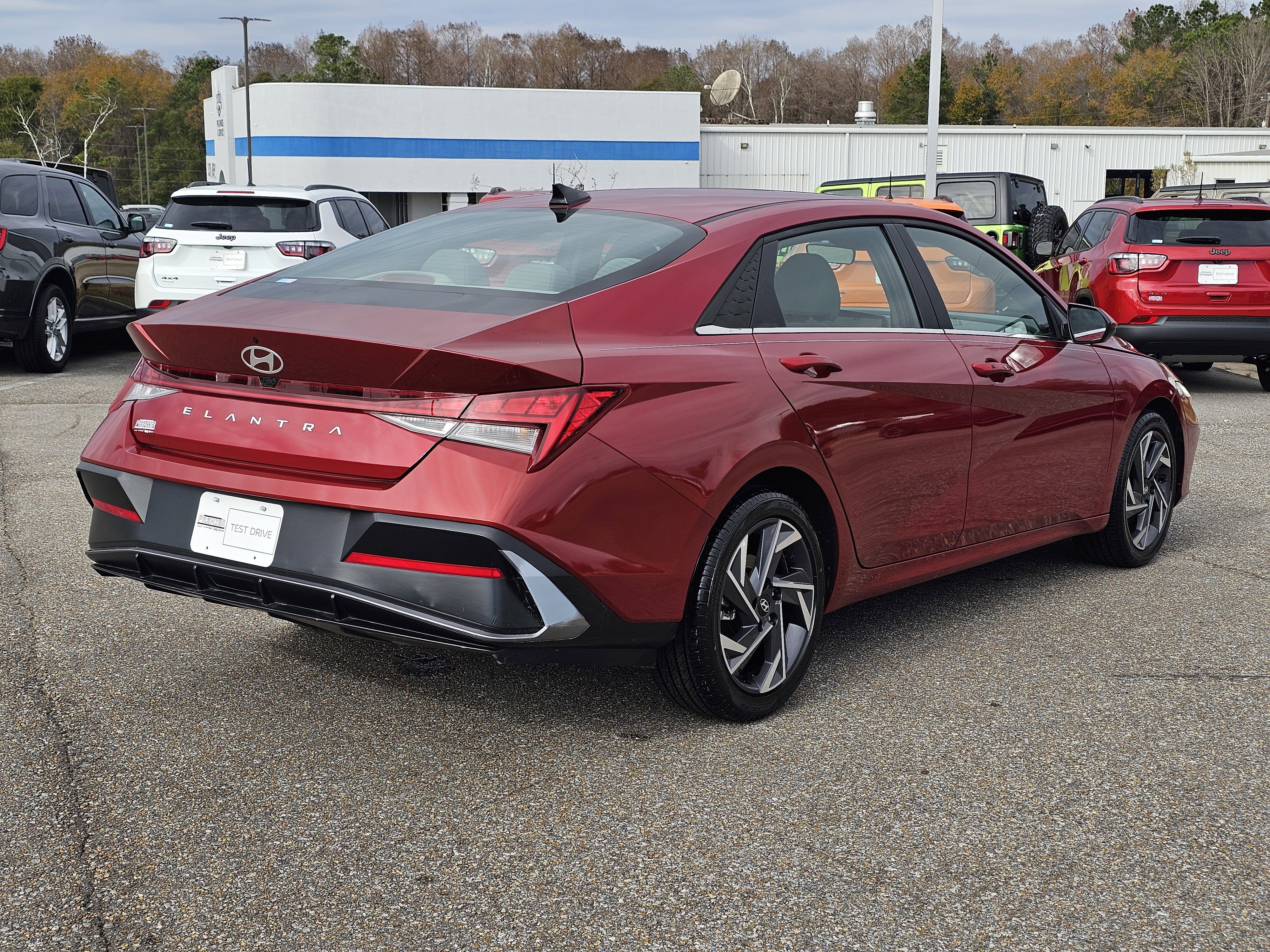 Used 2025 Hyundai Elantra SEL image 8