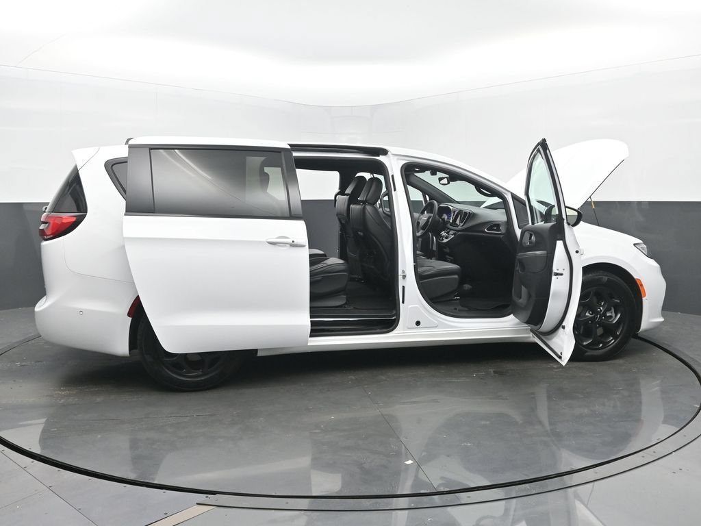 Used 2024 Chrysler Pacifica Limited FWD image 62