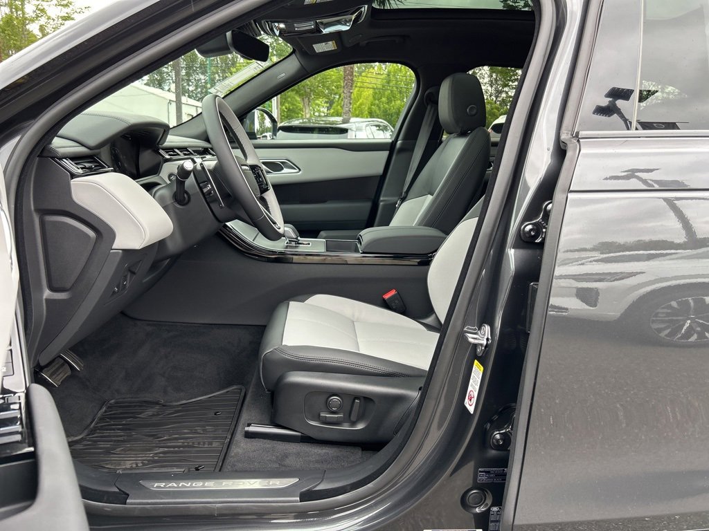 New 2026 Land Rover Range Rover Velar Dynamic SE image 4