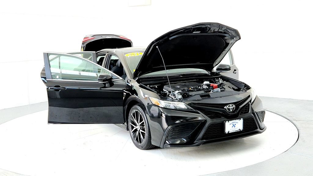 Used 2024 Toyota Camry SE w/ Cold Weather Package AWD/4WD image 9