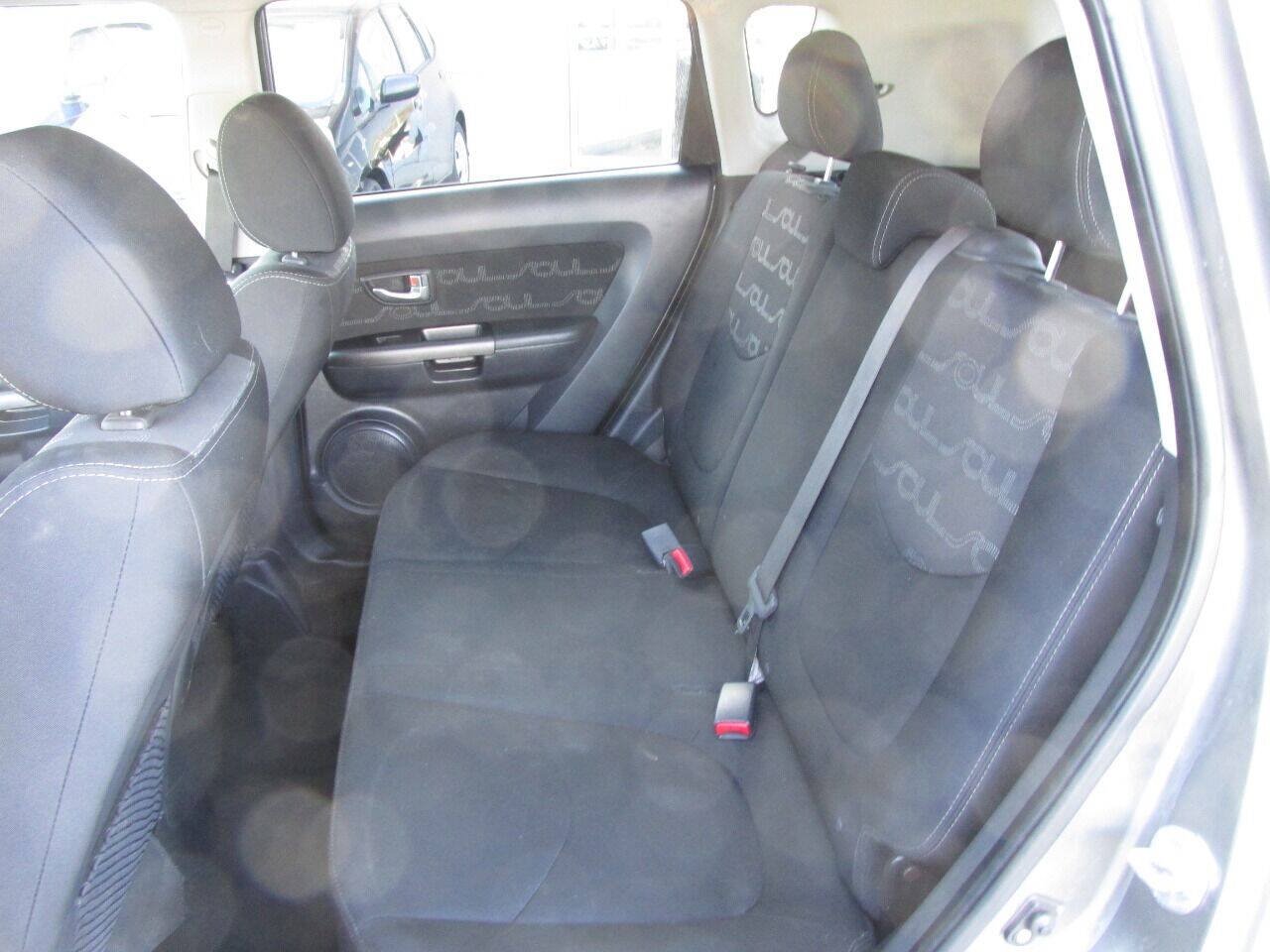 Used 2013 Kia Soul + w/ Audio Pkg FWD image 9
