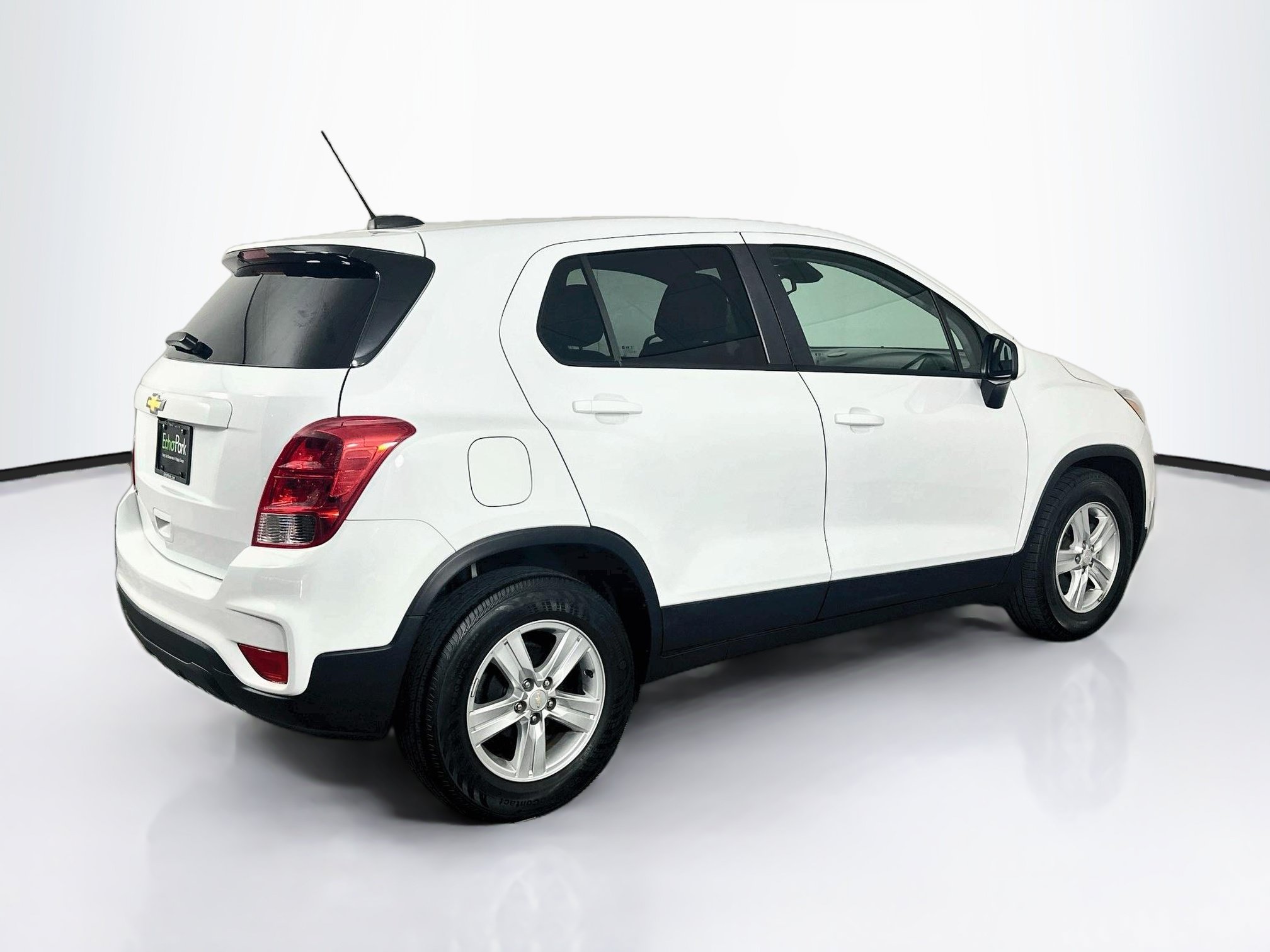 Used 2022 Chevrolet Trax LS w/ Tint and Cruise Package FWD image 9