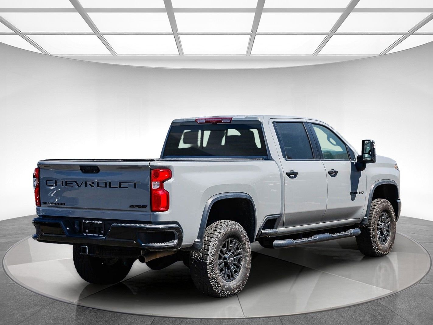Used 2024 Chevrolet Silverado 2500 ZR2 w/ Technology Package image 3