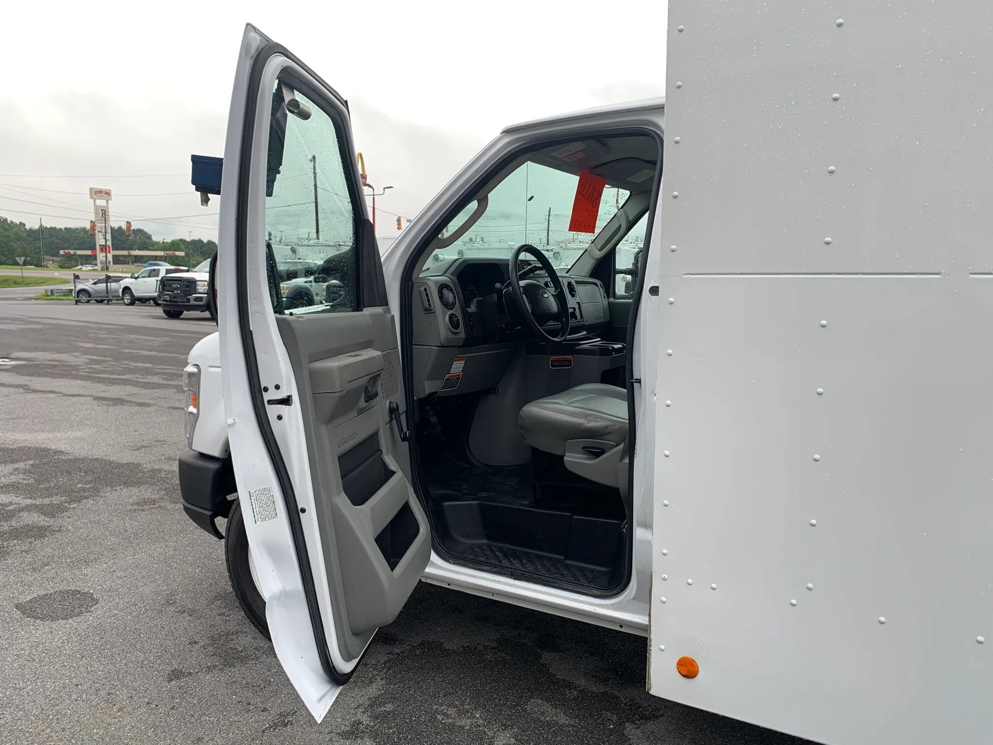 Used 2019 Ford E-350 and Econoline 350 Super Duty RWD image 5