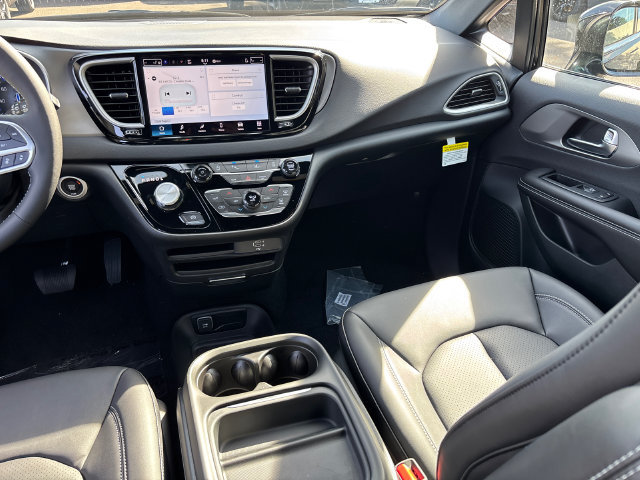 New 2027 Chrysler Pacifica LX FWD image 9