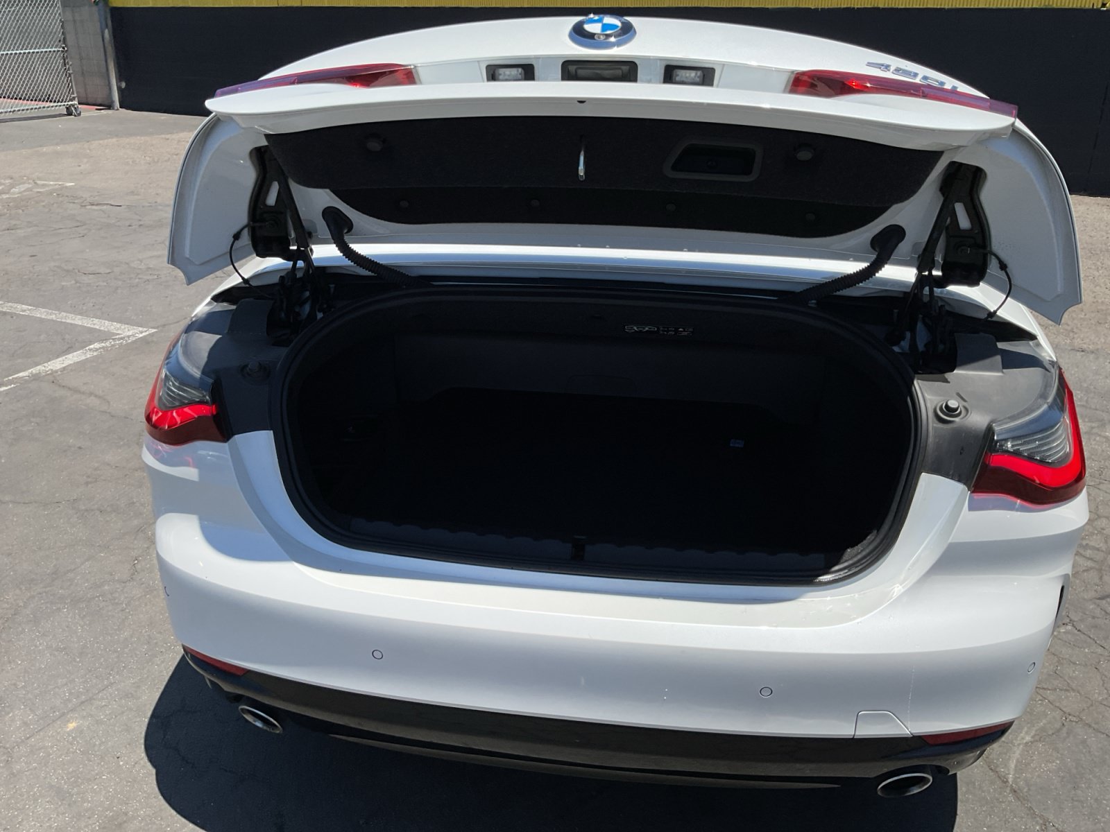 Used 2024 BMW 430i Convertible w/ Premium Package RWD image 26