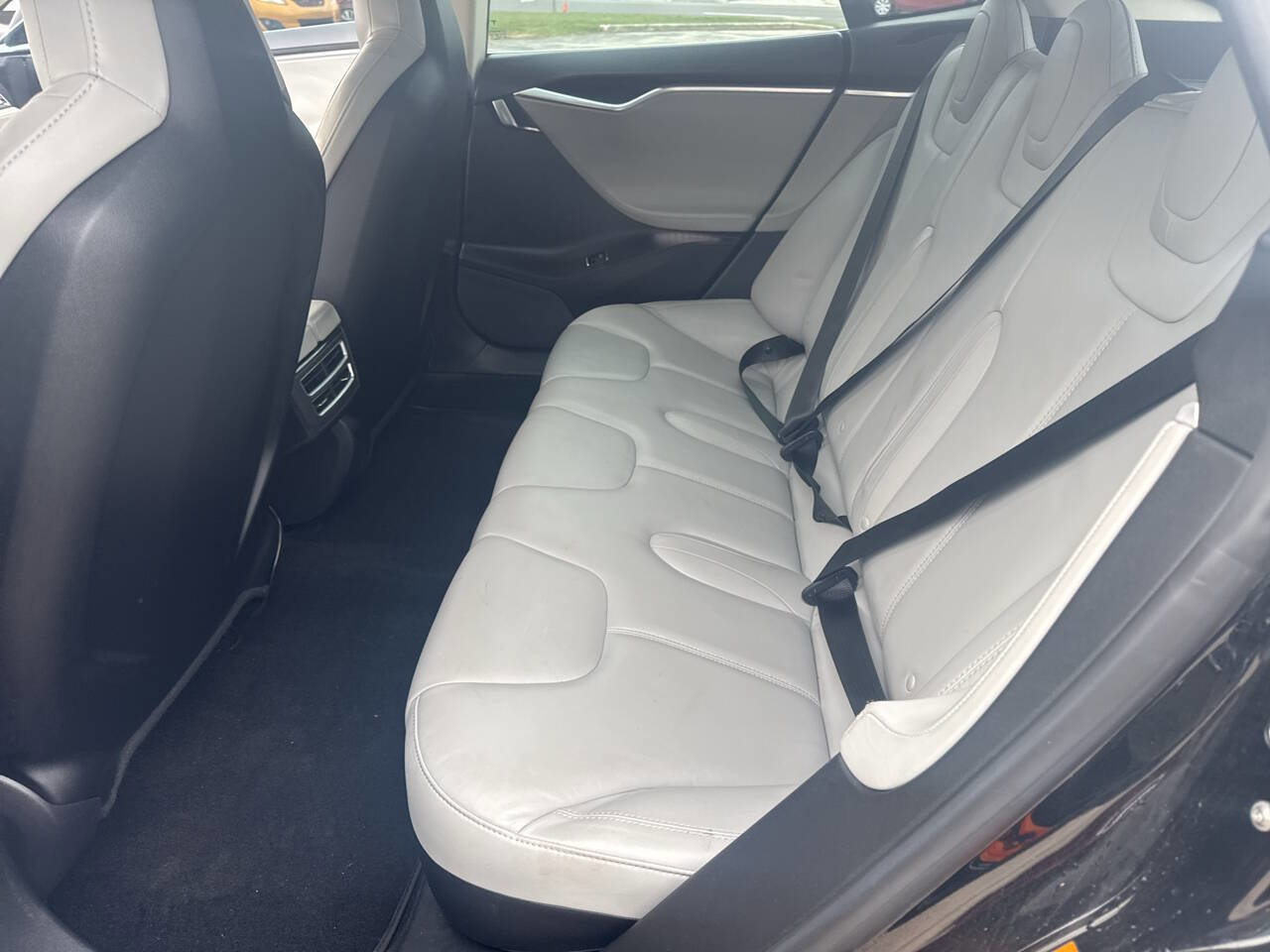 Used 2013 Tesla Model S Long Range RWD image 18