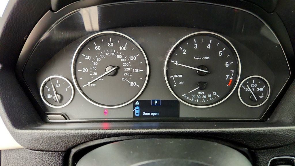 Used 2016 BMW 320i xDrive Sedan AWD/4WD image 12