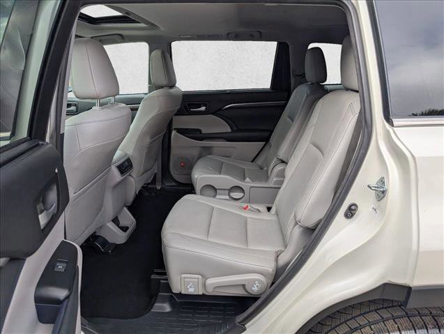 Used 2015 Toyota Highlander Limited FWD image 18