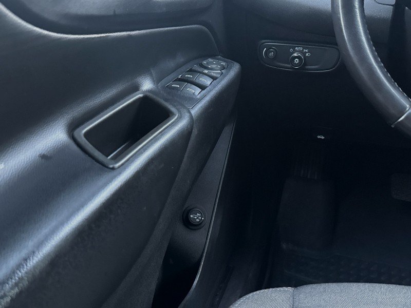 Used 2018 Chevrolet Equinox LT FWD image 9