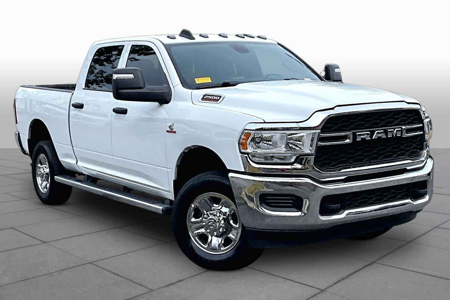 Used 2024 RAM 2500 Tradesman w/ Chrome Appearance Group AWD/4WD image 3