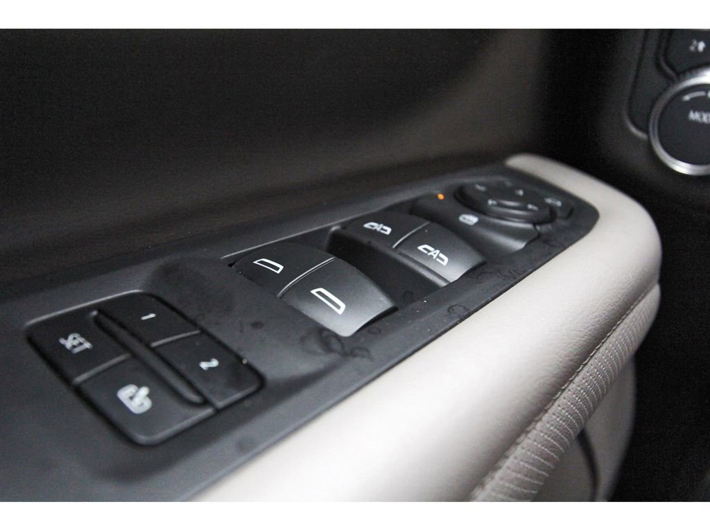Used 2024 GMC Yukon SLT AWD/4WD image 20