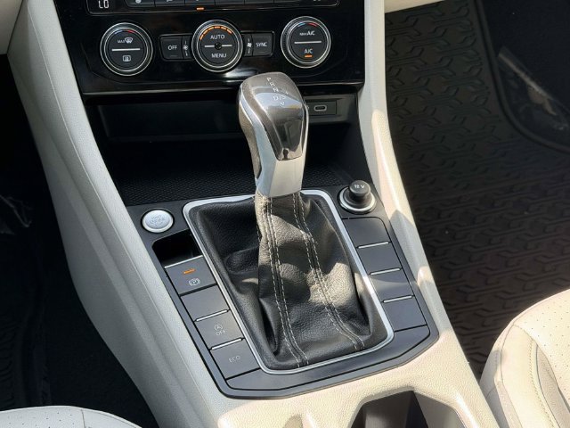 Used 2024 Volkswagen Jetta SE w/ Panoramic Sunroof Package FWD image 23